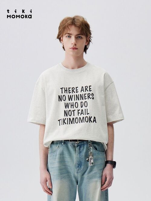 TIKIMOMOKA 루즈핏 레터링 티셔츠 (2 컬러)